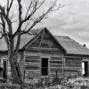 A Truly Haunted House – Monochrome Madness&nbsp;Challenge