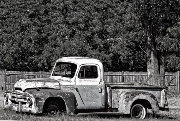 oldpickupbw_rainydayreflections